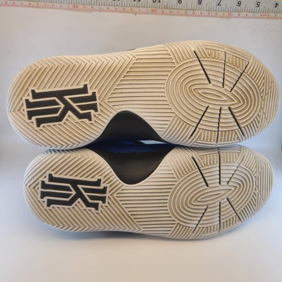 Nike Kyrie 2 Brotherhood Size 7 Youth or 8.5 Woman's - Picture 8 of 8